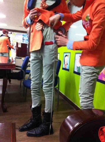 Ledapple 韓星給圭敏量腳長