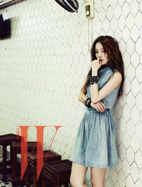 具荷拉 W Korea
