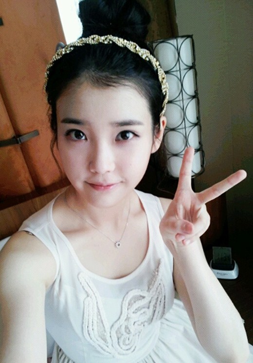 IU 推特