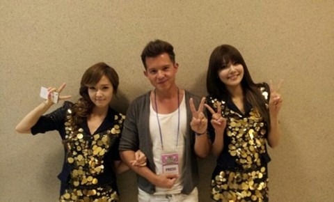 秀英、Jessica 與 Simon Curtis
