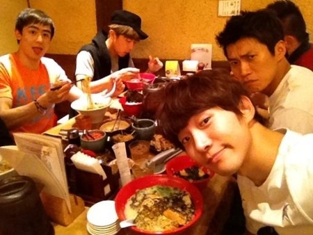 2PM 吃拉麵