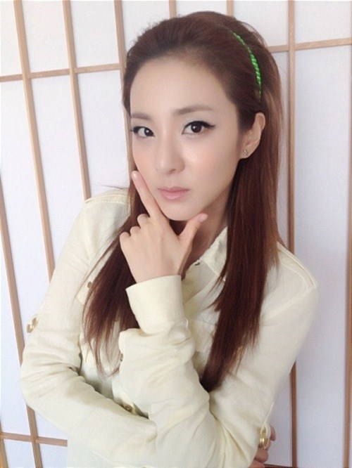 2NE1 Dara