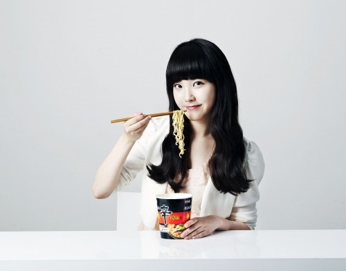 IU 農心 黑辛拉麵