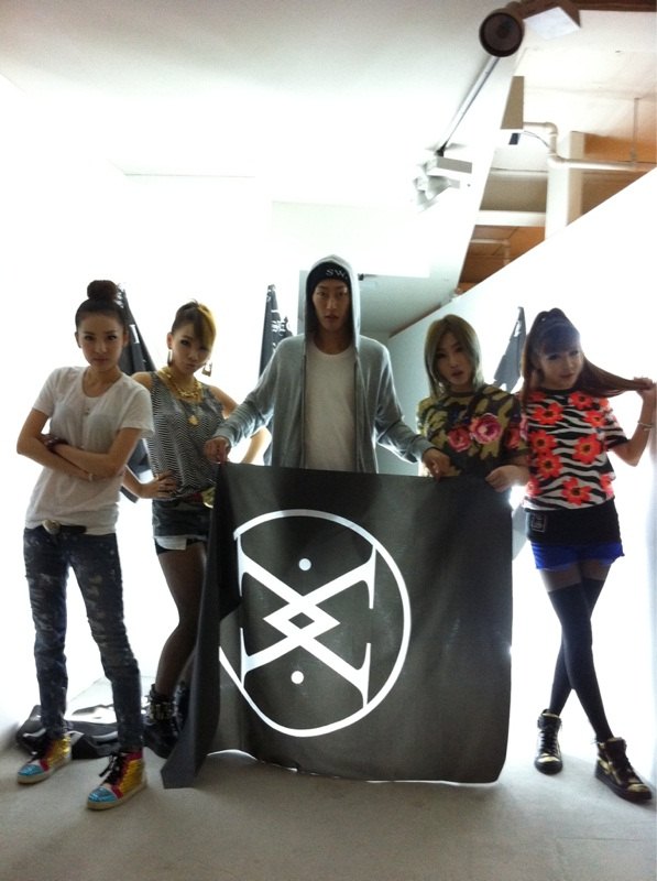 2NE1