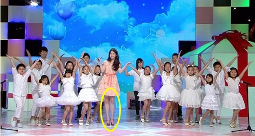 IU 比小學生還纖細的腿 IU 比小學生還纖細的腿