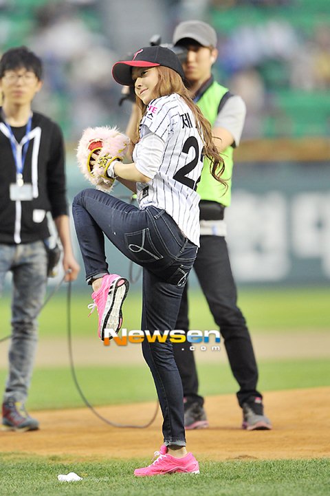 Jessica 帥氣的開球