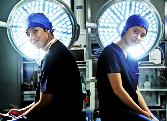 李善均 & 黃靜茵《Golden Time》海報 李善均 & 黃靜茵《Golden Time》海報