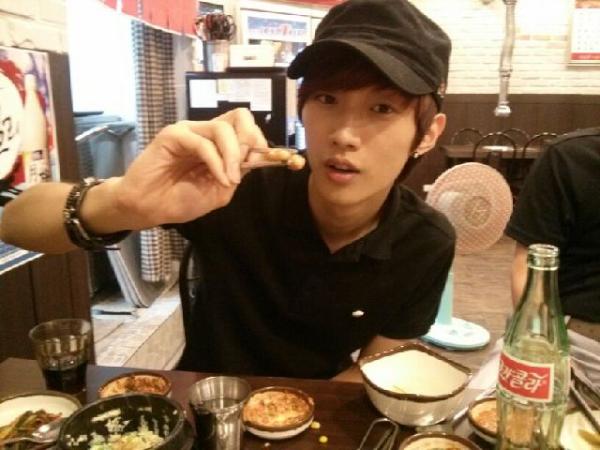 B1A4 推特