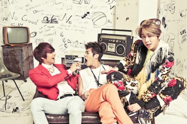 BEAST ''Beautiful Night'' 封面 ─ 東雲、斗俊、俊亨 BEAST ''Beautiful Night'' 封面 ─ 東雲、斗俊、俊亨