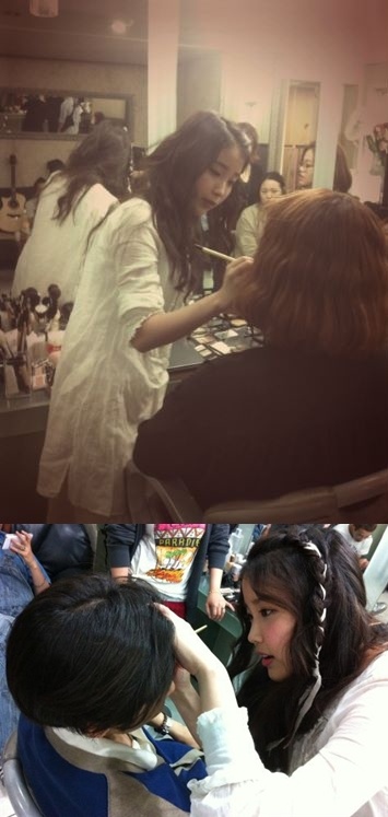 IU 化身化妝師