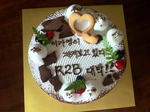 Yuri 送給申世炅(申世京)的蛋糕