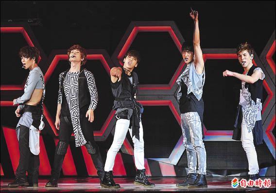 SHINee SHINee