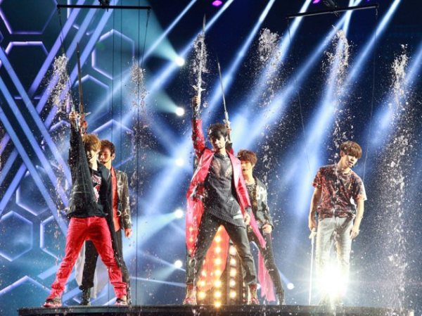 SHINee SHINee