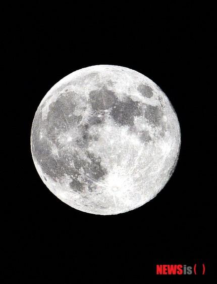 利特 上傳月亮照片