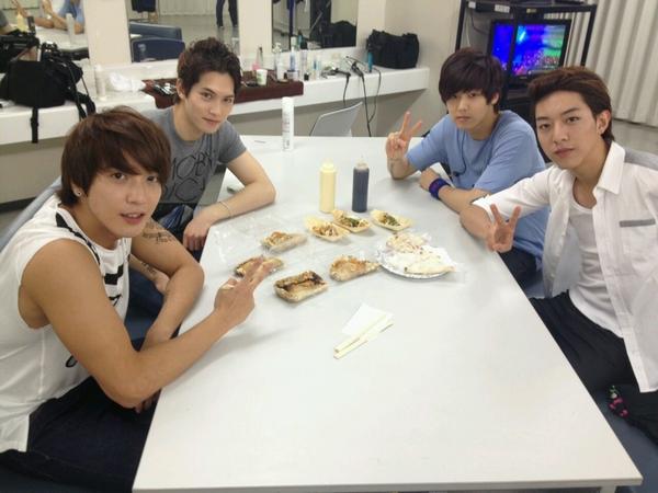 CNBLUE 大阪場後台