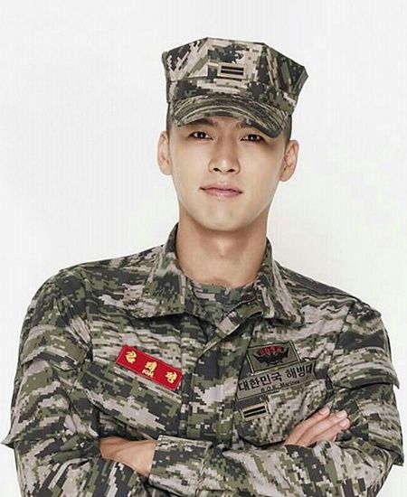玄彬 軍服