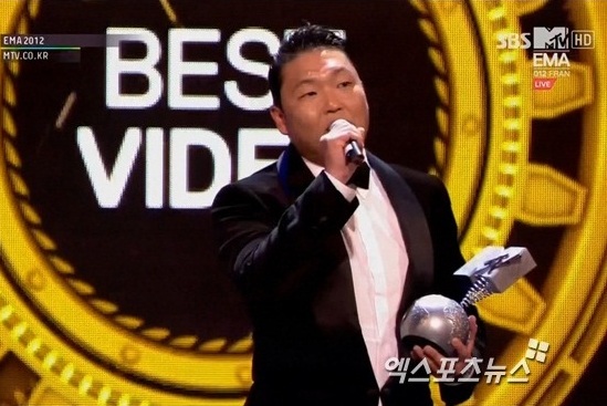 Psy 獲 EMA 最佳 MV 獎