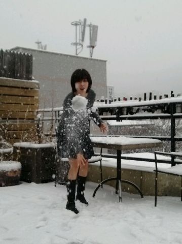 韓孝周 玩雪