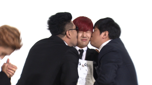 聖圭被 Defconn、鄭亨敦親親