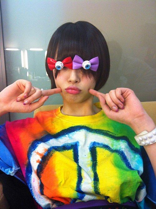 Sulli 眼球髮夾