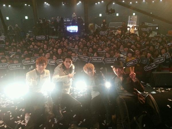 CNBLUE Show Champion 歌迷合照