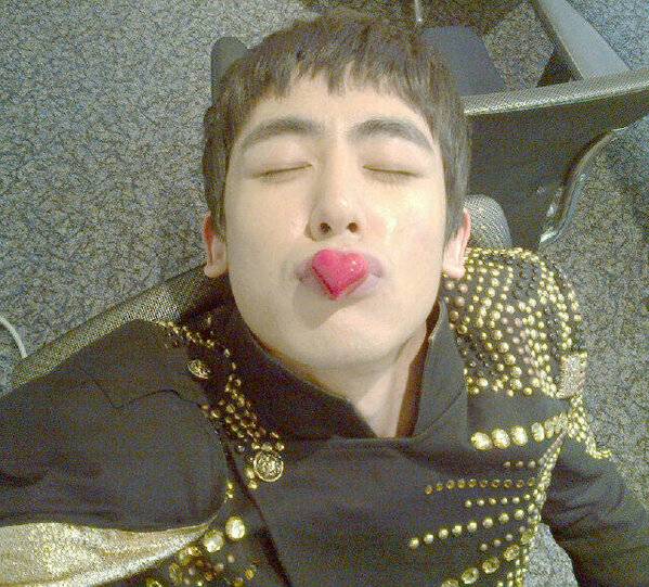 Nichkhun 情人節自拍