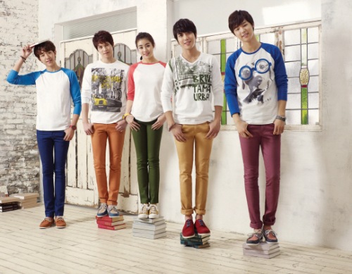 CNBLUE、姜素拉 代言畫報 2 CNBLUE、姜素拉 代言畫報 2