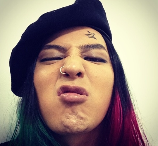 G-Dragon 鼻環 G-Dragon 鼻環