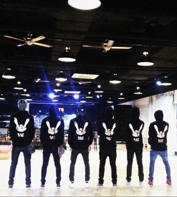 B.A.P 演唱會練習