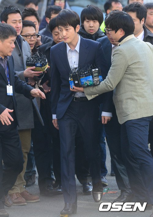 朴施厚 接受調查 朴施厚 接受調查