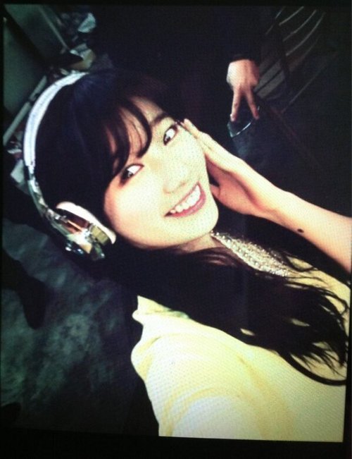 Suzy 戴耳機