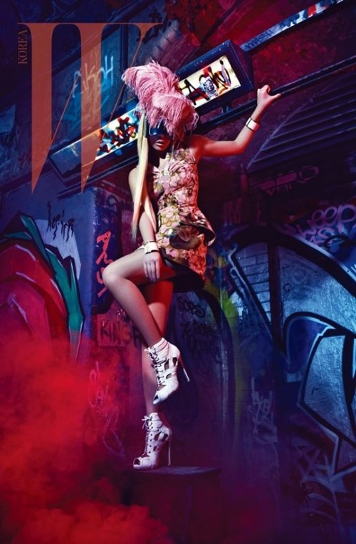 CL W Korea 畫報