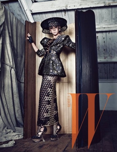 CL W Korea 畫報