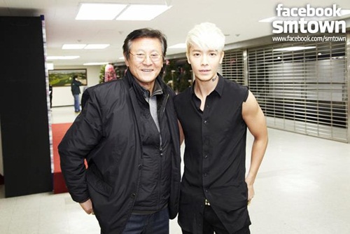 Super Junior 演唱會後台,藝人合照 Super Junior 演唱會後台,藝人合照