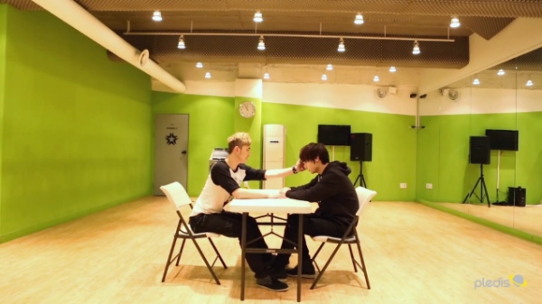 NU'EST "Hello" MV:Baekho & Minhyun 版 NU'EST "Hello" MV:Baekho & Minhyun 版
