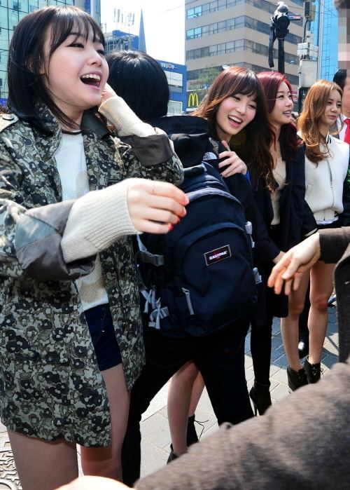 Girl's Day Free Hug