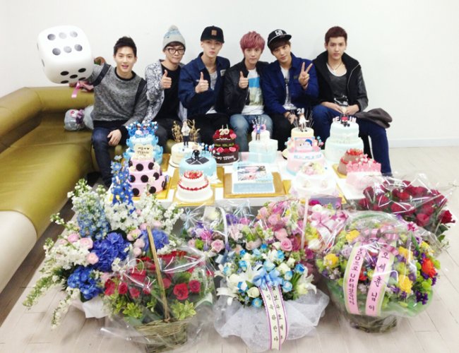 世勳、鹿晗、SuHo、KAI、Kris、Chen 世勳、鹿晗、SuHo、KAI、Kris、Chen