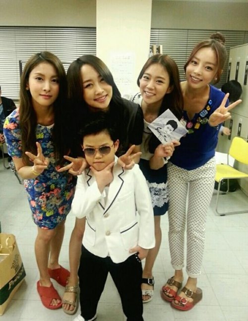 小PSY、Kara