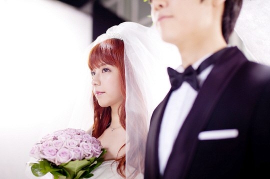 Juniel 穿婚紗