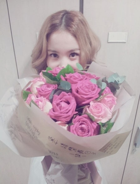 LEE HI ROSE