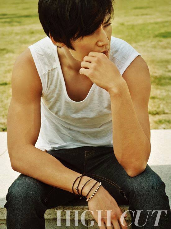 崔鎮赫 High Cut 畫報