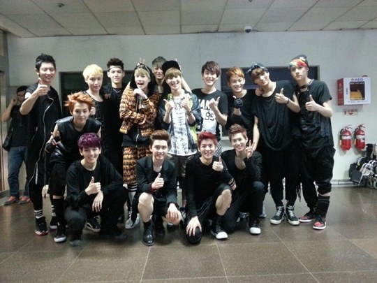 Henry,圭賢,泰民,EXO 合照