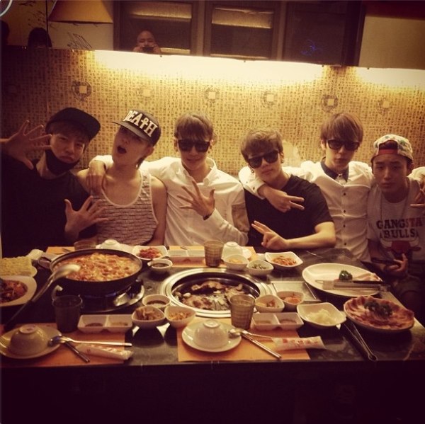 B.A.P 慶功宴合照