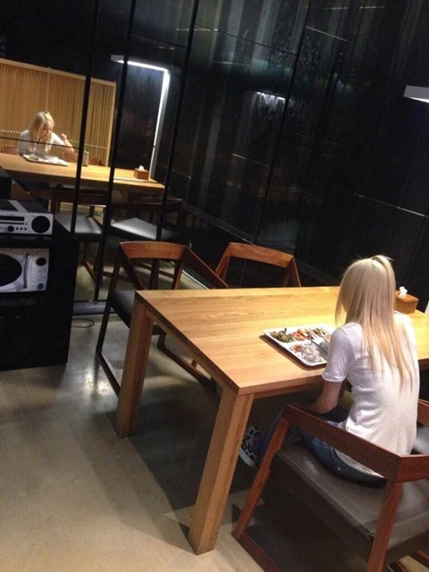 獨自吃飯的 Dara