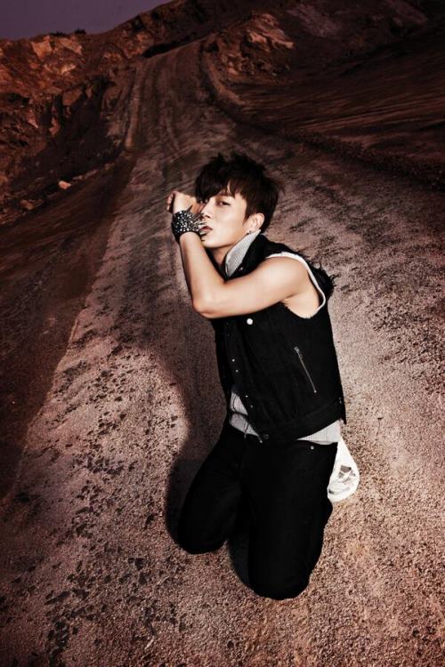 BEAST "Shadow" 個人概念照：斗俊