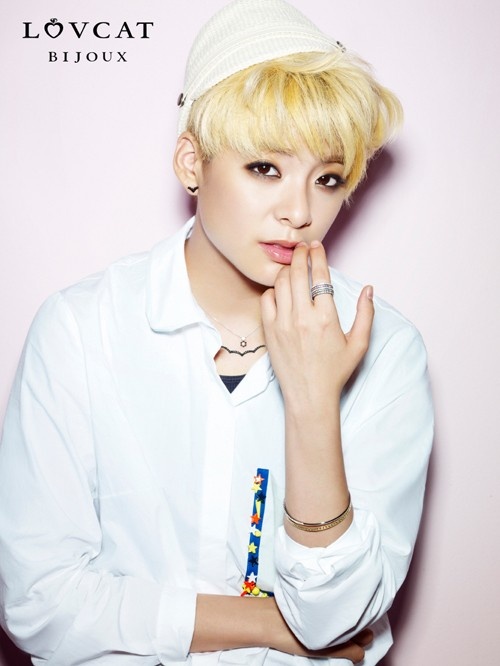 Amber LOVCAT 代言照