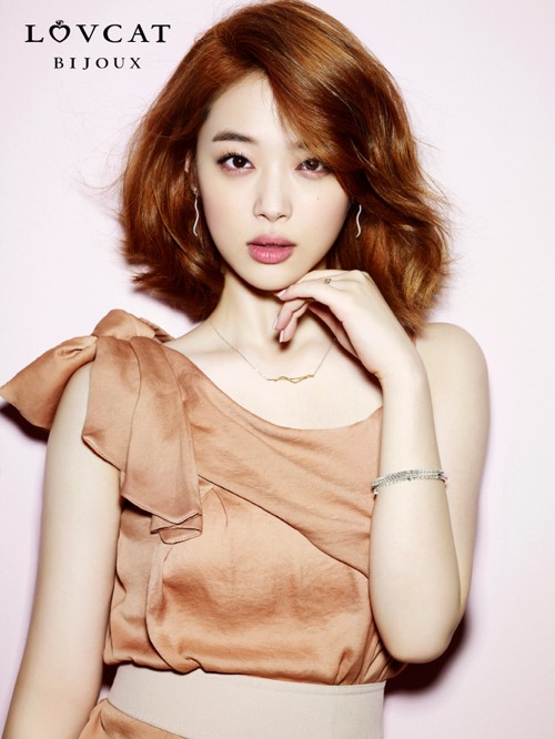 Sulli LOVCAT 代言照