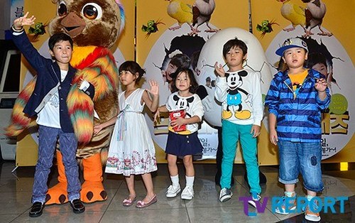 民國 智雅 尹厚 成俊 成彬