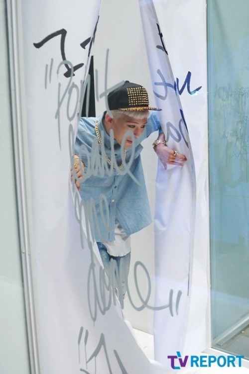 G-Dragon《Who You》MV 花絮照 G-Dragon《Who You》MV 花絮照
