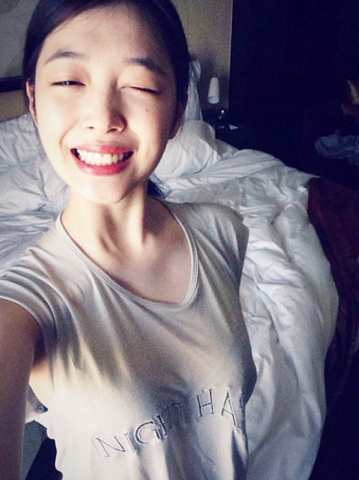 Sulli 自拍 Sulli 自拍